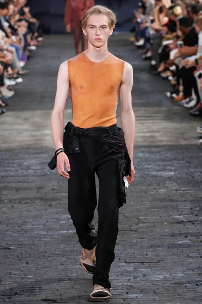 Look 17